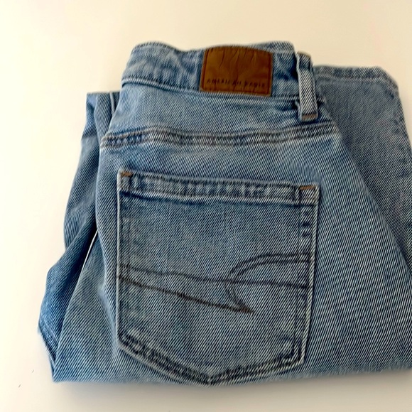 I am selling my old American eagle pants that don’t fit me - Picture 1 of 3